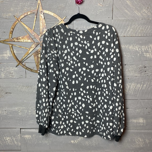 Bundle of 3 boutique brand tops plus one mystery item. - Picture 3 of 10